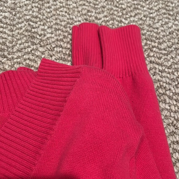 Woman’s Pink Gap sweater - Picture 4 of 5